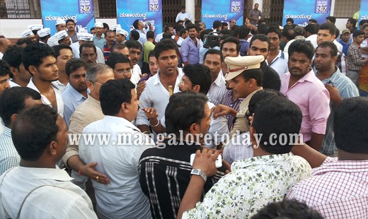 Suvarna News Mega Fight in Mangalore